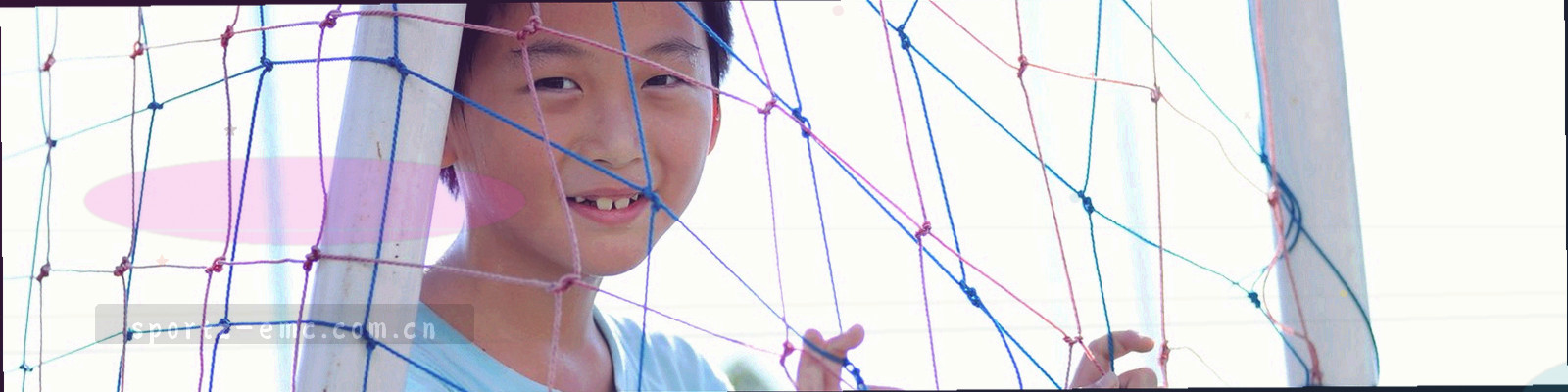 抽象手机屏幕显示比分推送通知的示意画面
